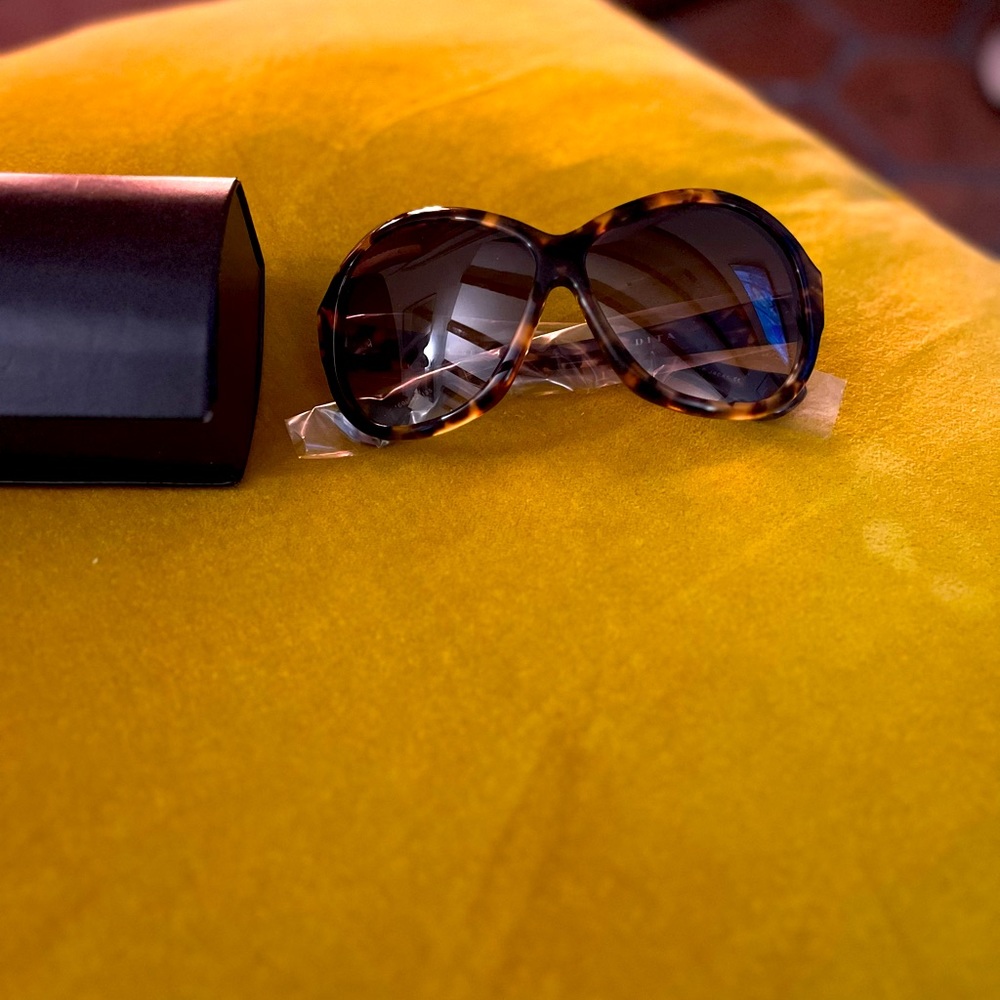 DITA CAT EYE SUNGLASSES! Never worn
